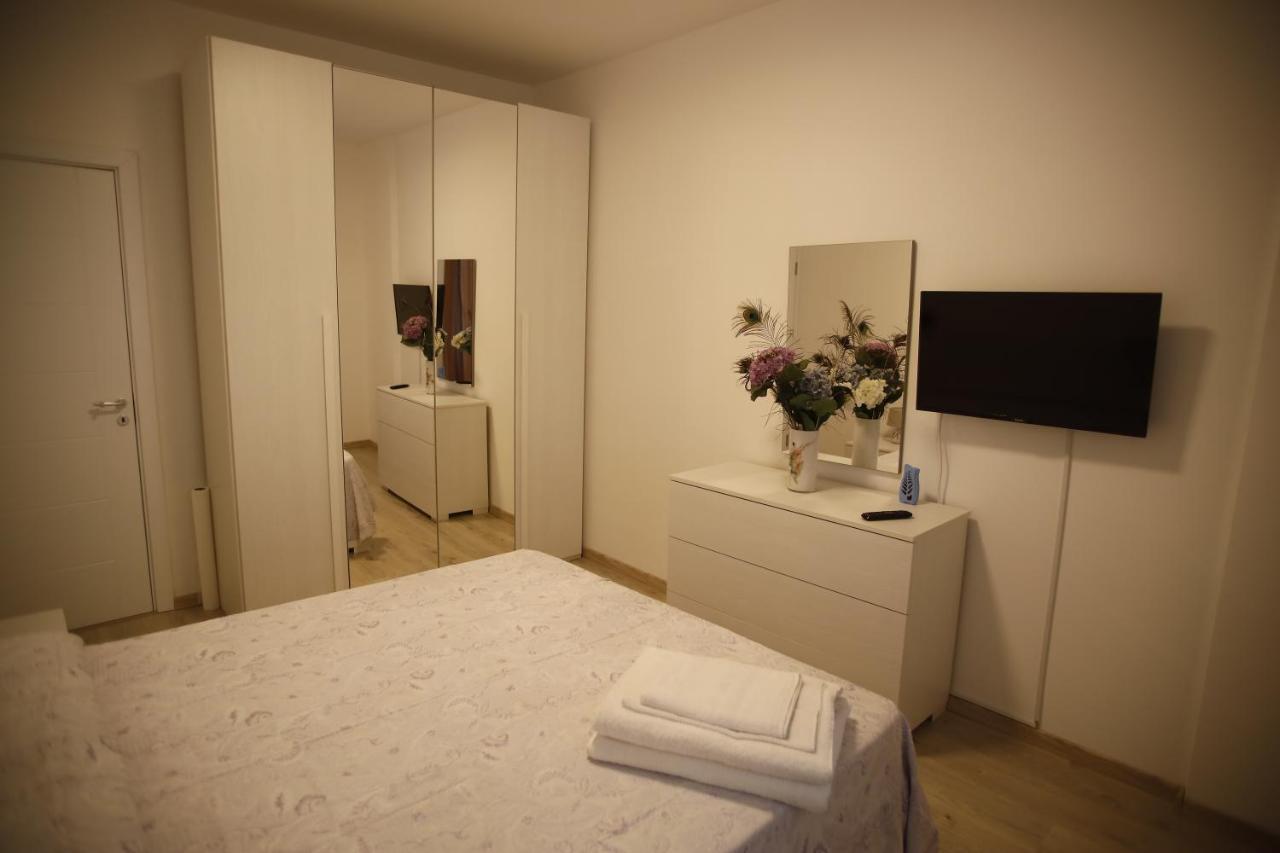 Lar Apartment Focşani Exteriör bild