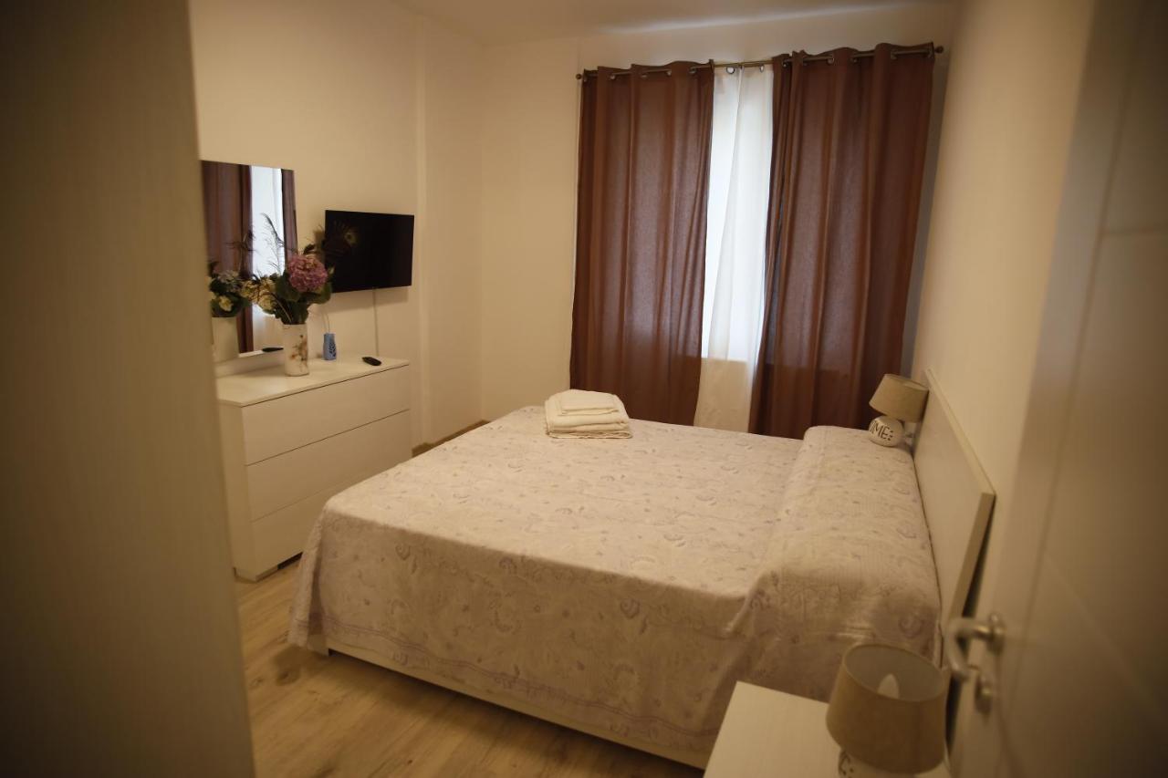 Lar Apartment Focşani Exteriör bild