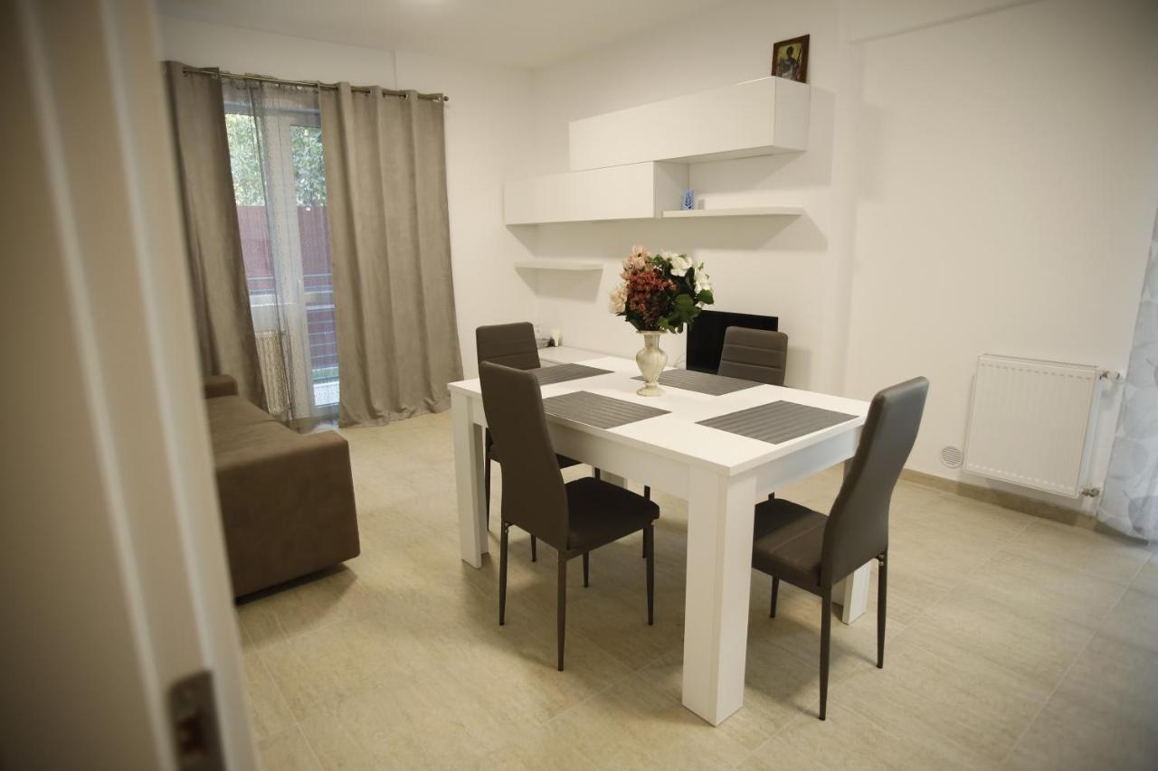 Lar Apartment Focşani Exteriör bild