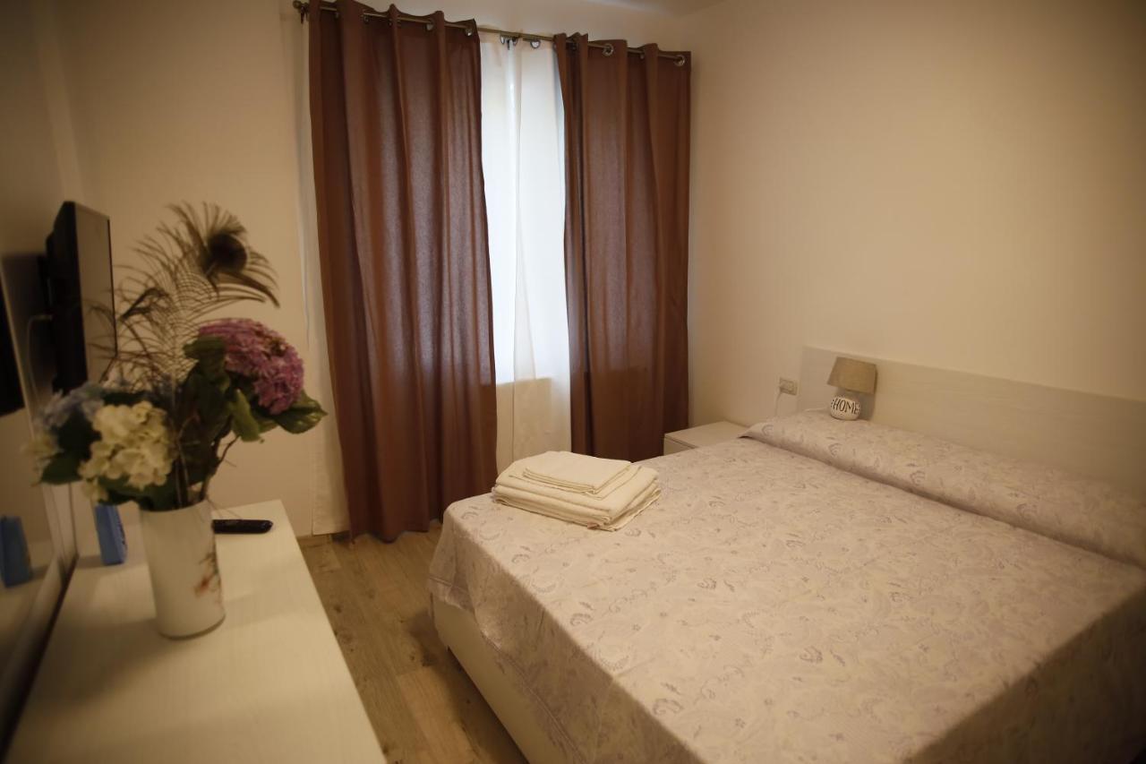 Lar Apartment Focşani Exteriör bild